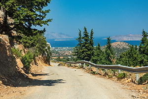 Kos. Droga do ruin zamku Pyli. - foto: wnieznane.pl Kos. Droga do ruin zamku Pyli. - foto: wnieznane.pl