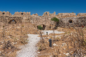 Kos. Rozległe pozostałości twierdzy w okolicach wioski Antimachia. - foto: wnieznane.pl Kos. Rozległe pozostałości twierdzy w okolicach wioski Antimachia. - foto: wnieznane.pl