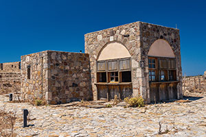 Kos. Rozległe pozostałości twierdzy w okolicach wioski Antimachia. - foto: wnieznane.pl Kos. Rozległe pozostałości twierdzy w okolicach wioski Antimachia. - foto: wnieznane.pl