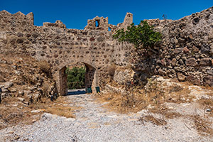 Kos. Rozległe pozostałości twierdzy w okolicach wioski Antimachia. - foto: wnieznane.pl Kos. Rozległe pozostałości twierdzy w okolicach wioski Antimachia. - foto: wnieznane.pl