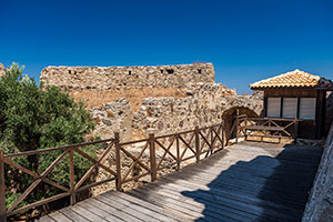 Kos. Rozległe pozostałości twierdzy w okolicach wioski Antimachia. - foto: wnieznane.pl Kos. Rozległe pozostałości twierdzy w okolicach wioski Antimachia. - foto: wnieznane.pl