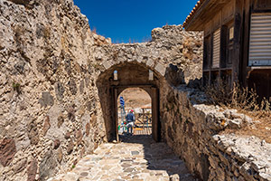 Kos. Rozległe pozostałości twierdzy w okolicach wioski Antimachia. - foto: wnieznane.pl Kos. Rozległe pozostałości twierdzy w okolicach wioski Antimachia. - foto: wnieznane.pl